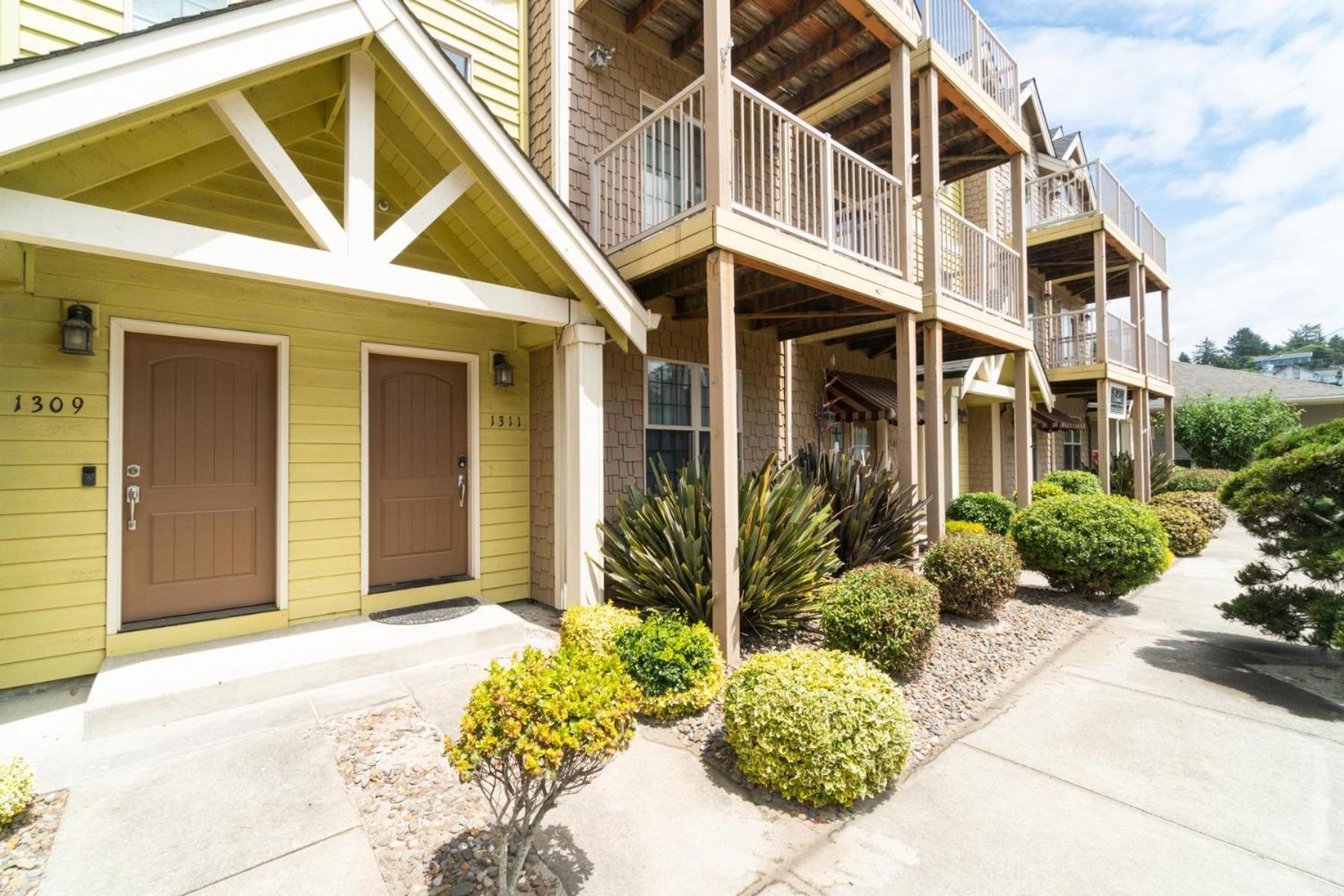 The White Turtle Villa Lincoln City Exterior photo